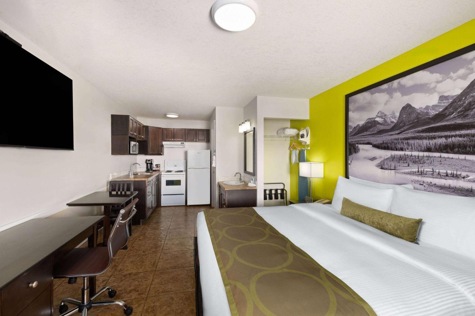 Super 8 By Wyndham Fort Mcmurray Exterior foto