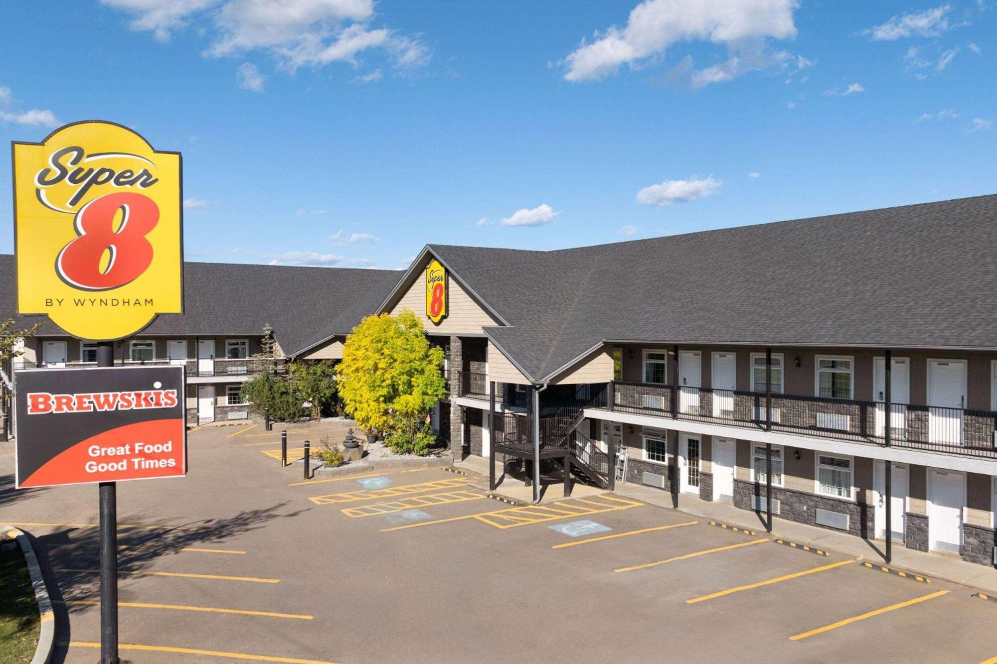Super 8 By Wyndham Fort Mcmurray Exterior foto