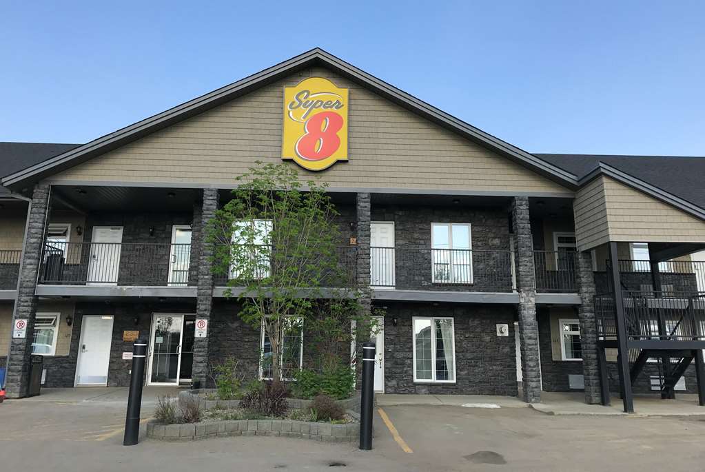 Super 8 By Wyndham Fort Mcmurray Exterior foto
